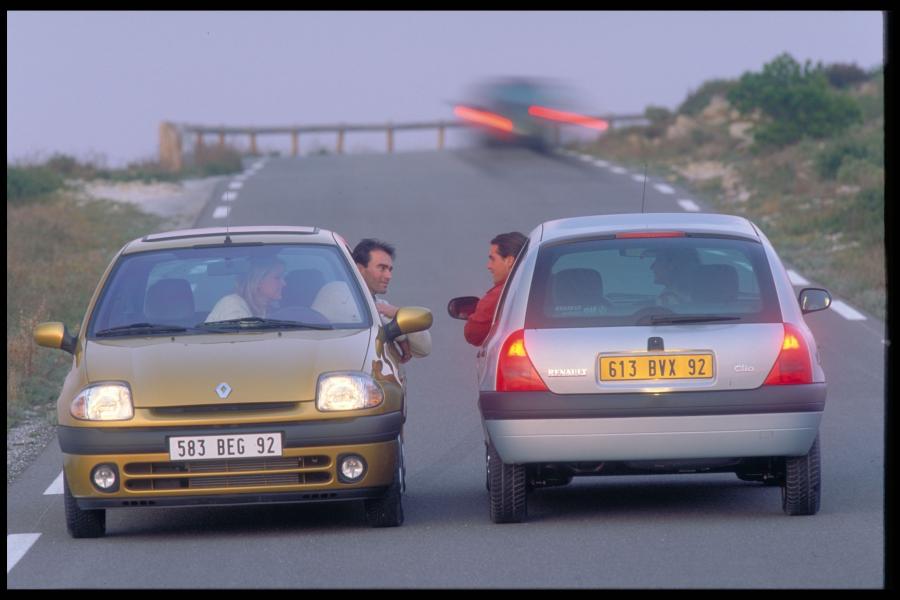  Renault Clio 1998 года  (фото 51 из 106)